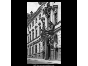 Thun-Hohenštejnský palác (4585), Praha 1966 červen, černobílý obraz, stará fotografie, prodej
