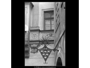 Vinárna U zlaté konvice (4775), Praha 1966 srpen, černobílý obraz, stará fotografie, prodej