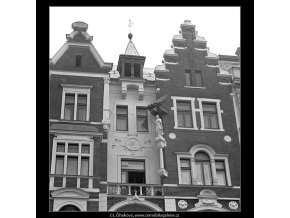 Dům U dvou štítů (4802), Praha 1966 srpen, černobílý obraz, stará fotografie, prodej