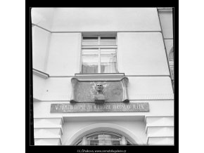 Pamětní deska Jaroslava Ježka (4821-2), Praha 1966 září, černobílý obraz, stará fotografie, prodej