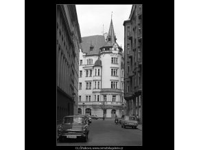 Dům s věžičkou (4891), Praha 1966 říjen, černobílý obraz, stará fotografie, prodej