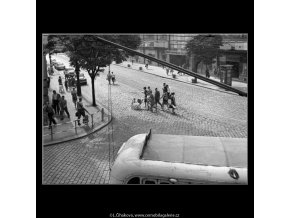 Křižovatka (4582), žánry - Praha 1966 červen, černobílý obraz, stará fotografie, prodej