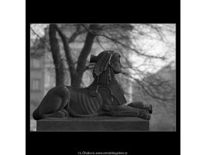 Sfingy z pomníku V.Hálka (5081-2), Praha 1967 únor, černobílý obraz, stará fotografie, prodej