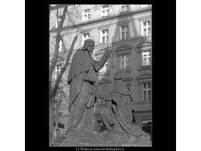 Z malostranského hřbitova (5099-5), Praha 1967 únor, černobílý obraz, stará fotografie, prodej