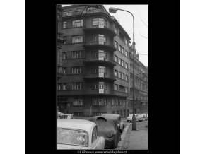 Domy před zbouráním či rekonstrukcí (5196-3), Praha 1967 březen, černobílý obraz, stará fotografie, prodej