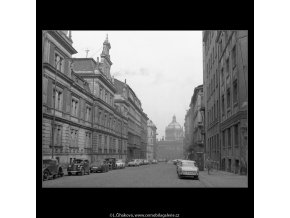 Domy před zbouráním či rekonstrukcí (5196-62), Praha 1967 březen, černobílý obraz, stará fotografie, prodej