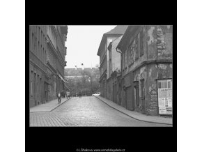 Domy před zbouráním či rekonstrukcí (5196-78), Praha 1967 březen, černobílý obraz, stará fotografie, prodej