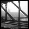 Vyšehrad skrz železniční most (535-2), Praha 1960 březen, černobílý obraz, stará fotografie, prodej