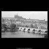 Pohled na Karlův most a Hradčany (1315-2), Praha 1961 léto, černobílý obraz, stará fotografie, prodej