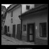 Zlatá ulička (1368-5), Praha 1961 listopad, černobílý obraz, stará fotografie, prodej