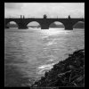 Oblouky Karlova mostu (1473-2), Praha 1962 únor, černobílý obraz, stará fotografie, prodej