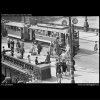 Na stanici tram (1652), Praha 1962 červen, černobílý obraz, stará fotografie, prodej