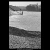 Zalitá náplavka (1521-1), žánry - Praha 1962 březen, černobílý obraz, stará fotografie, prodej