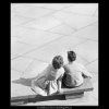 Pár na lavičce (1691), žánry - Praha 1962 červenec, černobílý obraz, stará fotografie, prodej