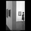 Návštěvníci nové sbírky (1785-5), žánry - Praha 1962 září, černobílý obraz, stará fotografie, prodej