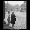 Dívky na přechodu (1837), žánry - Praha 1962 září, černobílý obraz, stará fotografie, prodej