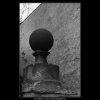 Koule na podstavci (1933), Praha 1962 prosinec, černobílý obraz, stará fotografie, prodej