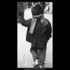 Dítě se šálou (1952), žánry - Praha 1962 prosinec, černobílý obraz, stará fotografie, prodej