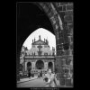 Staroměstskou mosteckou věží (1840), Praha 1962 září, černobílý obraz, stará fotografie, prodej