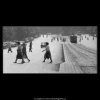 Na přechodu (2236), žánry - Praha 1963 červen, černobílý obraz, stará fotografie, prodej