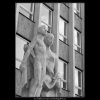 Plastiky před poliklinikou (2334-2), Praha 1963 srpen, černobílý obraz, stará fotografie, prodej