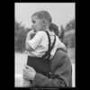 Otec se synem v náručí (2354-2), žánry - Praha 1963 červenec, černobílý obraz, stará fotografie, prodej