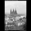 Střechy Úvozu a Pražský hrad (2483-4), Praha 1963 září, černobílý obraz, stará fotografie, prodej