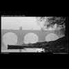 Karlův most a loďky (2628-4), Praha 1964 leden, černobílý obraz, stará fotografie, prodej