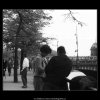 Dvojice u zábradlí (3005), žánry - Praha 1964 červen, černobílý obraz, stará fotografie, prodej