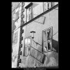 Okna, lucerna a stíny (3962), Praha 1965 září, černobílý obraz, stará fotografie, prodej