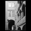 Dvůr domu U Francouzské koruny (4034-4), Praha 1965 září, černobílý obraz, stará fotografie, prodej