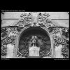 Ozdoba nad vchodem (4329), Praha 1966 únor, černobílý obraz, stará fotografie, prodej