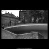 Lidé za zábradlím (4599-7), Praha 1966 červenec, černobílý obraz, stará fotografie, prodej