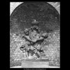 Socha ve výklenku (4599-32), Praha 1966 červenec, černobílý obraz, stará fotografie, prodej