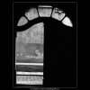Dveře z průchodu (4797-2), Praha 1966 srpen, černobílý obraz, stará fotografie, prodej