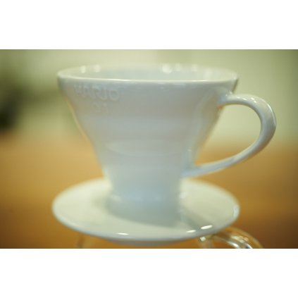 Keramický dripper Hario V60-02 bílý