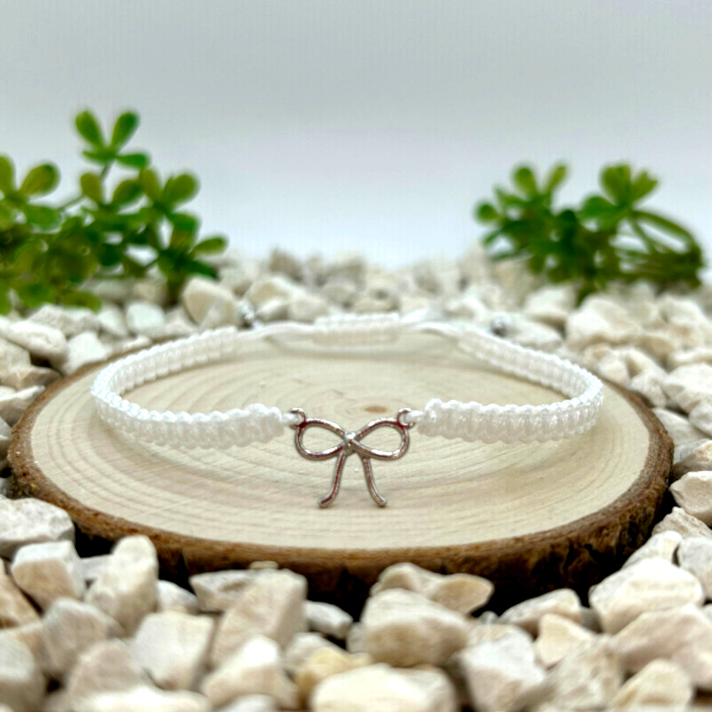 Co je macramé náramek a jak vznikl tento styl?