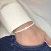 Macramé náramek magnezit na ruce