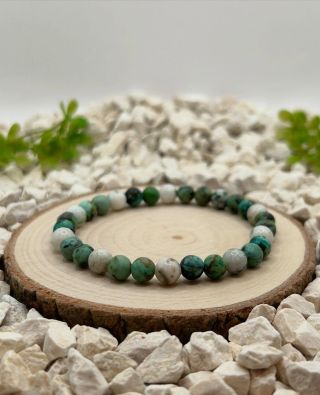 Přírodní krása a energie v jednom náramku – tento minerální náramek kombinuje jedinečnost achátu stromečkového a hlubokou...