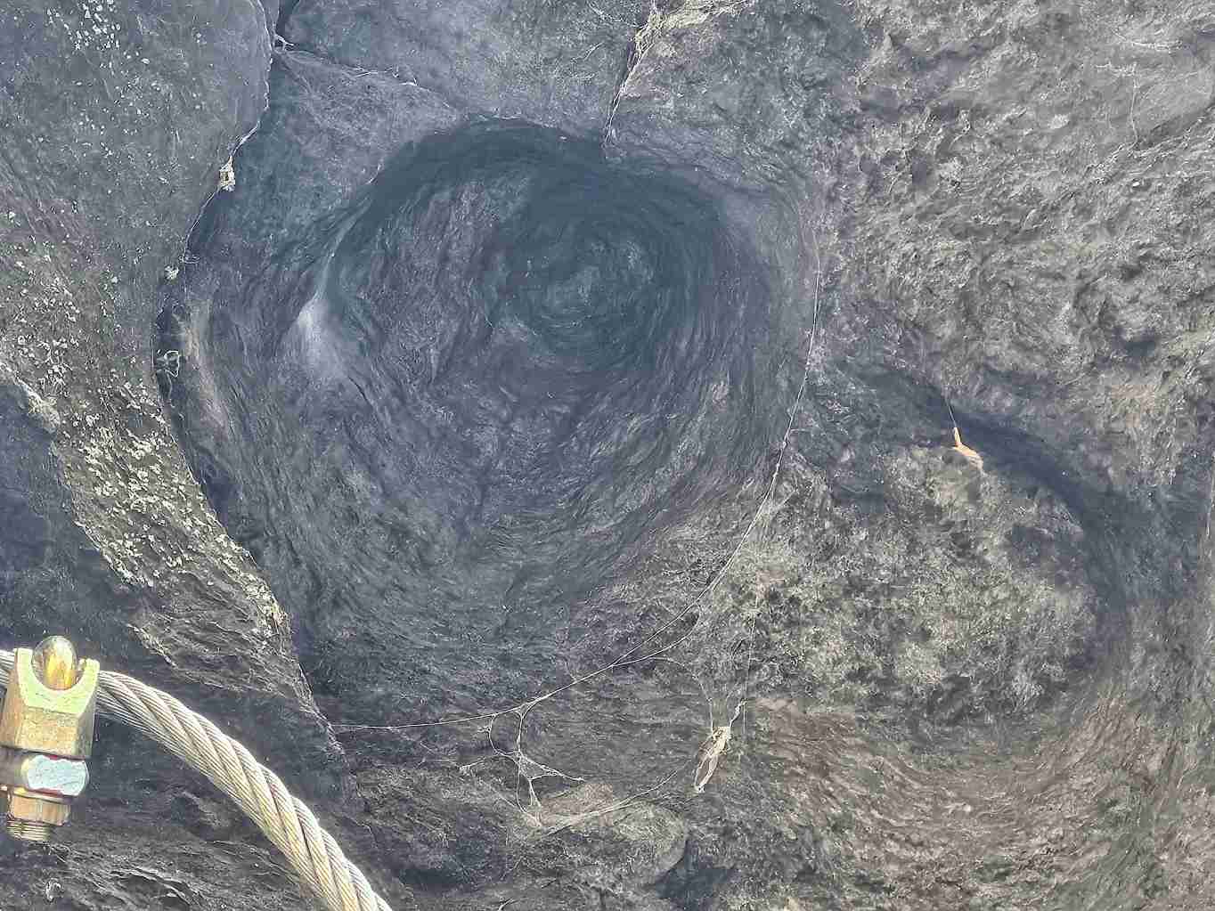 nejhlubsi-dovrchni-konkavni-tvar