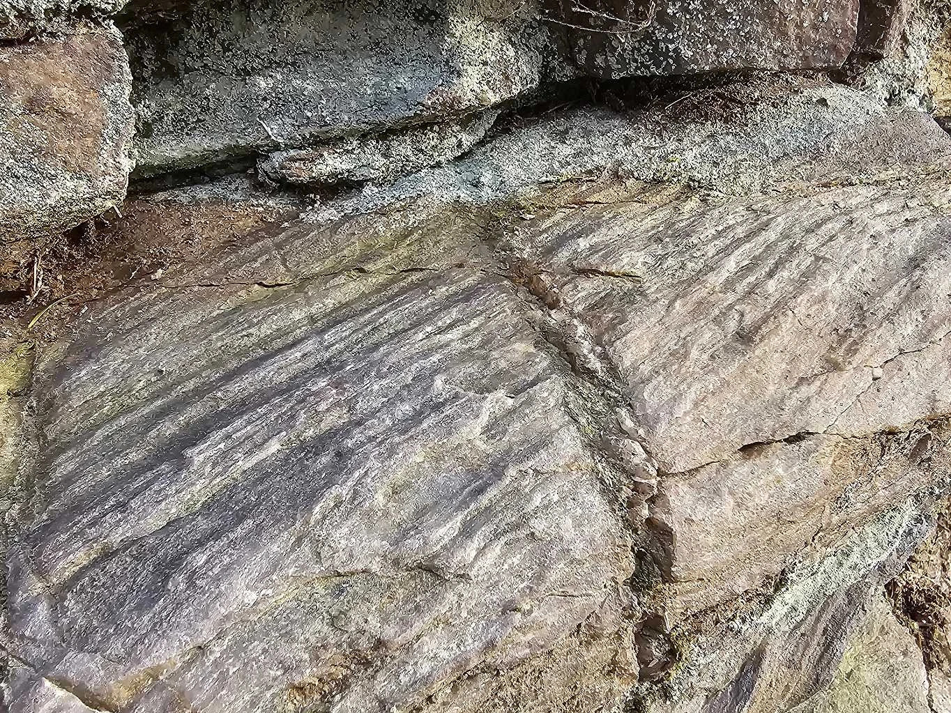 via-farrata-as-certovy-kameny-skaly-GeologieAsska.cz-detail-unikatni-vrasy-ryhovani-web