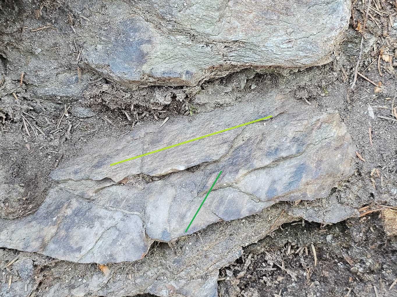 via-farrata-as-certovy-kameny-skaly-GeologieAsska.cz-ryhovani-ve-dvou-smerech-naznaceni-smeru-web