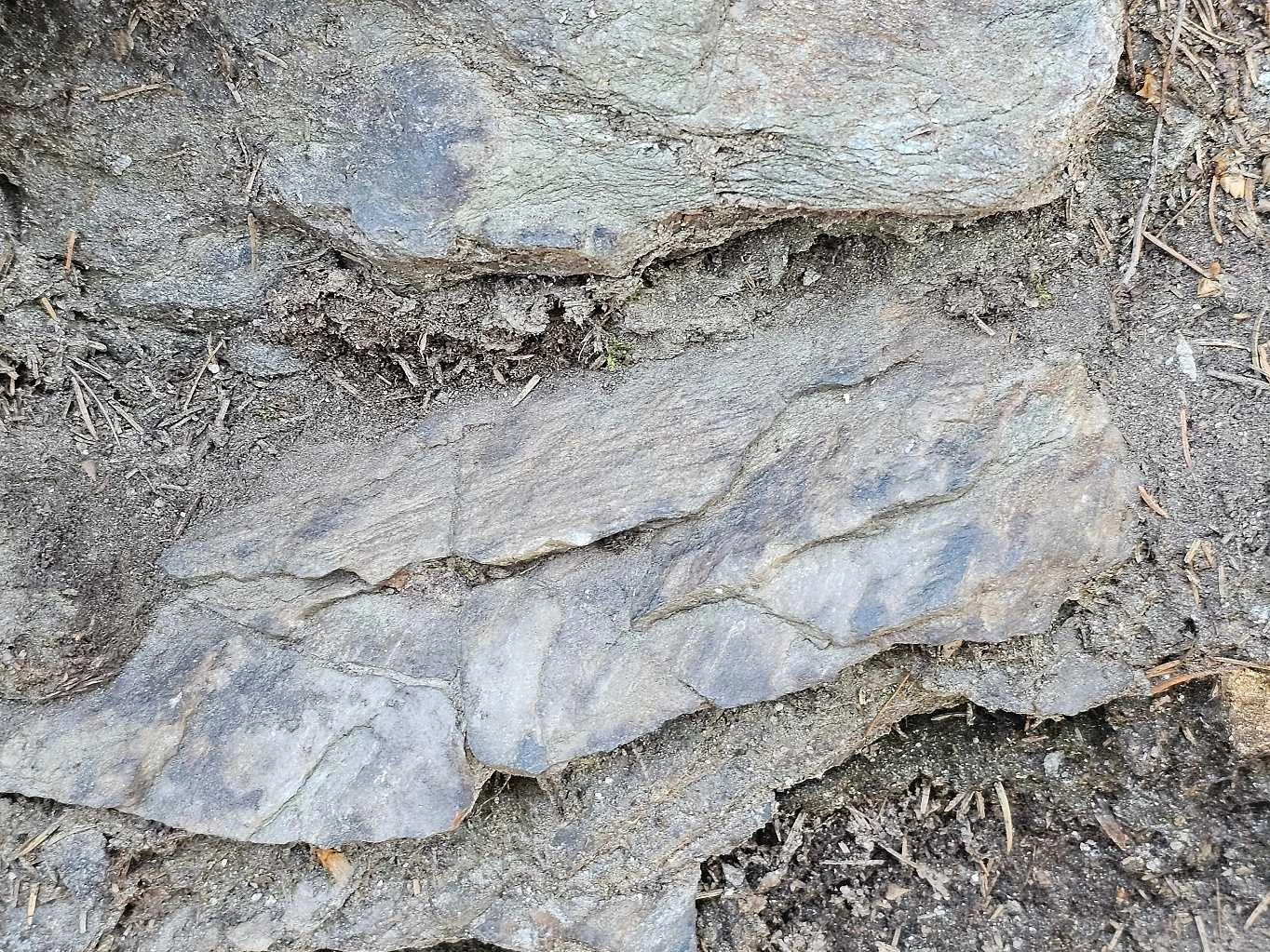 via-farrata-as-certovy-kameny-skaly-GeologieAsska.cz-ryhovani-ve-dvou-smerech-web