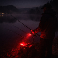  rybareni v noci s cervenym svetlem do kapsy