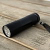 led svitilna cervena outdoor na drevene podlaze