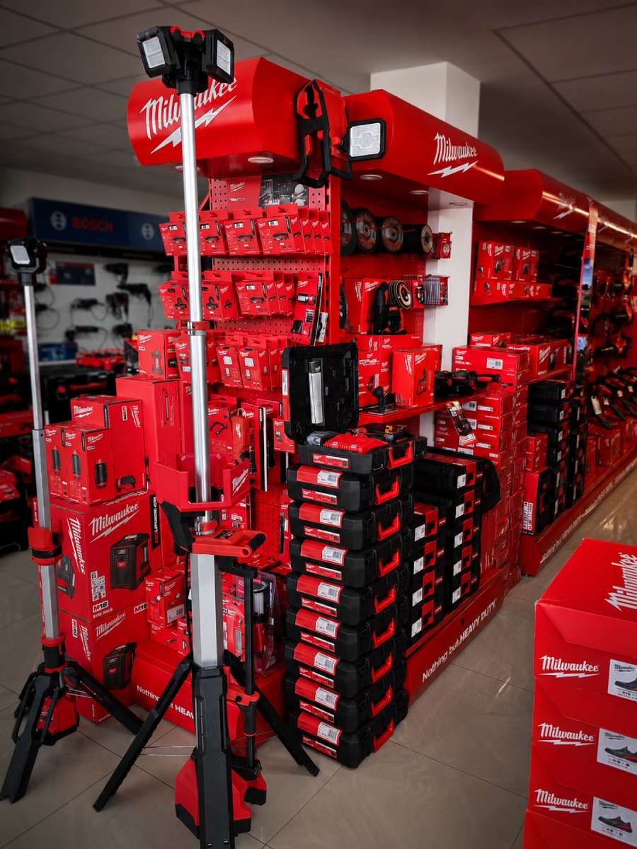 Elektronáradie a ručné náradie na predajni