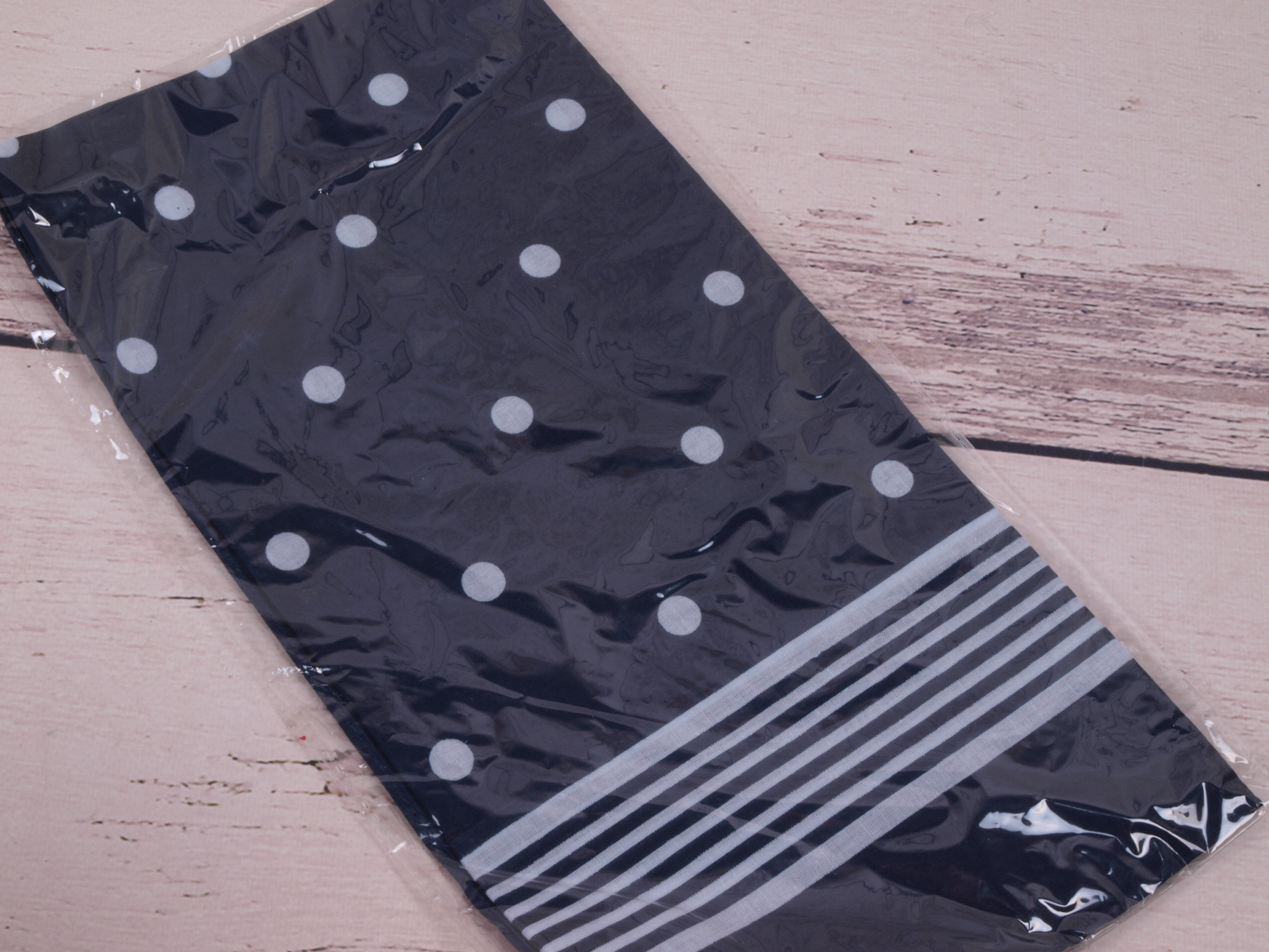 Ostatní šátek bavlněný čtvercový tmavomodrý s puntíky