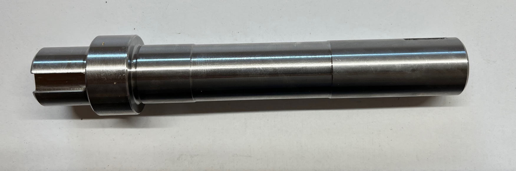 Riwall PRO RLT 92 TRD / HRD - hřídel k unašeči nože