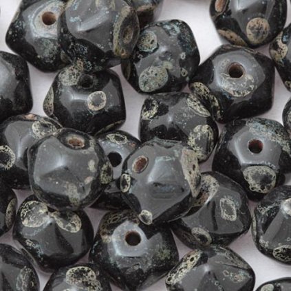 Korálek mačkaný GRANULE 7mm černá travertin