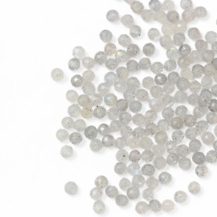 Labradorit 2mm broušený (1ks)